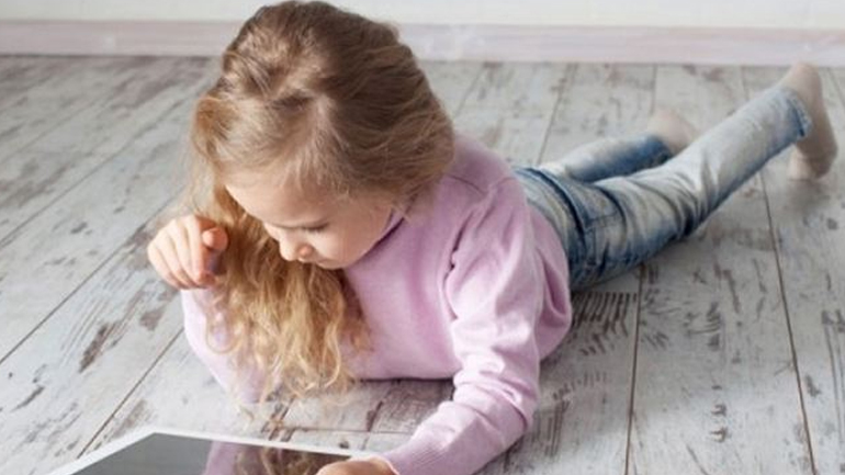 Τι είναι αυτό που ενθουσιάζει το παιδί στις οθόνες