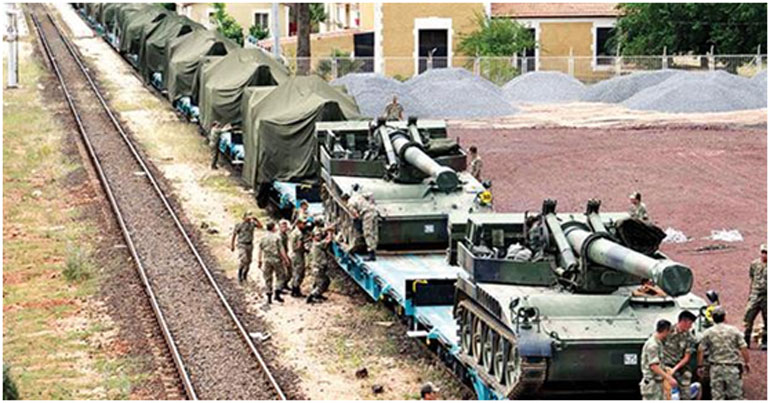 Τουρκικά βαρέα άρματα και αυτοκινούμενα πυροβόλα μεγάλου βεληνεκούς προωθούνται στα σύνορα με τη Συρία