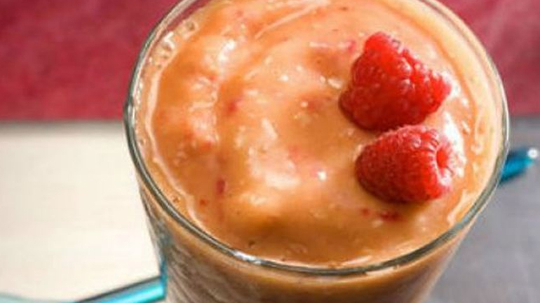 Απολαυστικό milkshake μάνγκο με βατόμουρα!