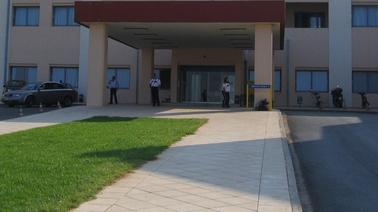 Έχασε τη ζωή του αβοήθητος σε μία καρέκλα στο Νοσοκομείο Χανίων