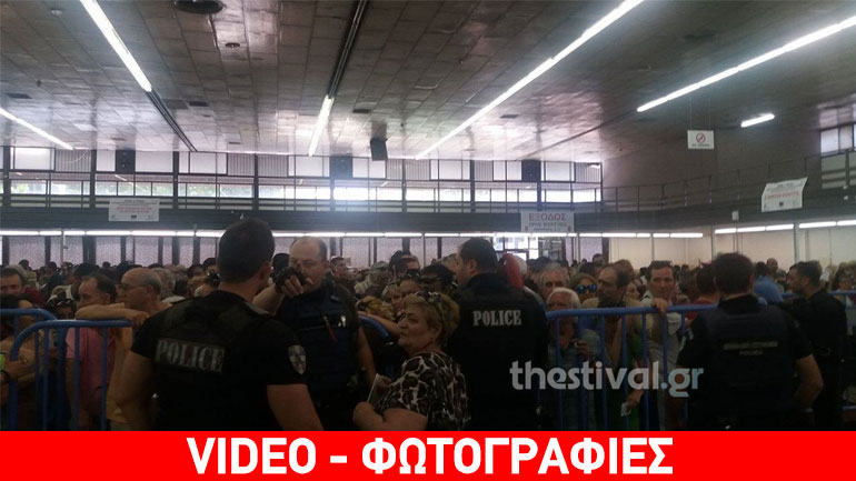 Εικόνες απελπισίας σε διανομή τροφίμων στη Θεσσαλονίκη