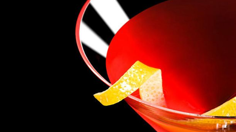 Φτιάξτε δροσερό Cosmopolitan για τα καλοκαιρινά βράδια στη βεράντα!