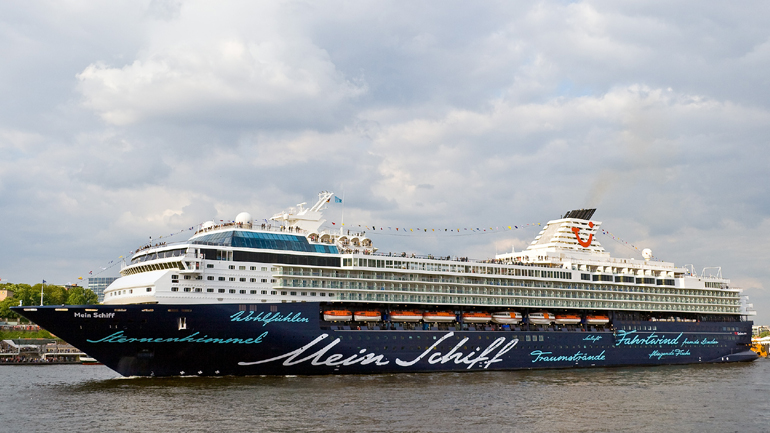 Αέρας πολυτέλειας στο λιμάνι του Βόλου