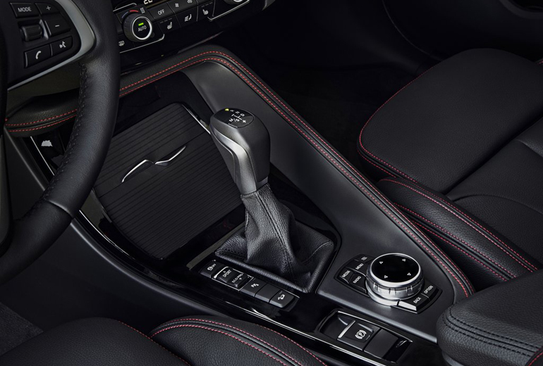 Το αυτόματο κιβώτιο ταχυτήτων είναι άμεσο και θα ικανοποιήσει ακόμα και στην περίπτωση που ο οδηγός θέλει να κινηθεί σβέλτα...