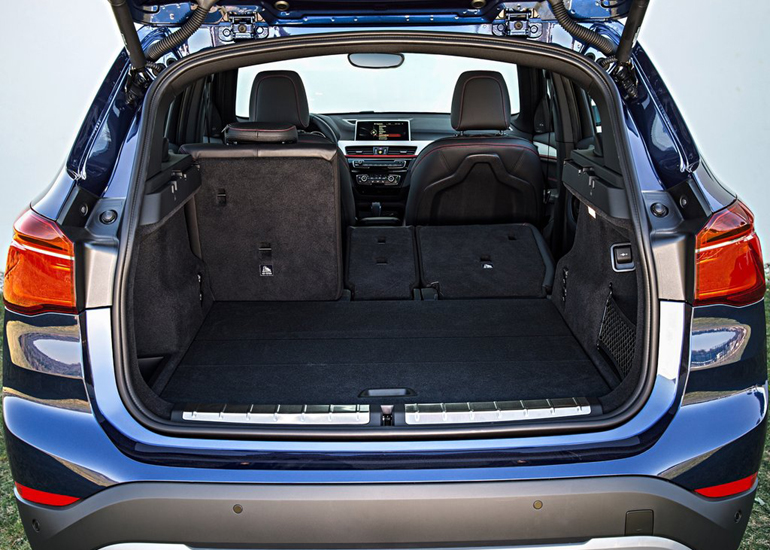 Χώρος αποσκευών που ξεκινά από τα 505 λίτρα και φτάνει τα 2.100 στην περίπτωση που πέσει η πίσω σειρά καθισμάτων...