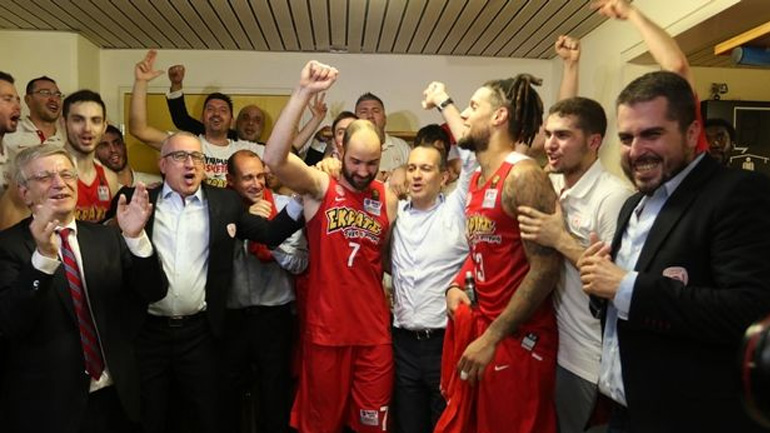 Η φιέστα του Ολυμπιακού στον OTE TV