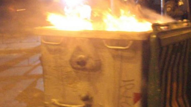 Πάτρα: Συνελήφθη ο δράστης δύο εμπρησμών σε κάδους απορριμμάτων