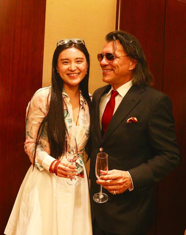 Με τη διάσημη Κινέζα ηθοποιό WuYiHan η οποία αγαπάει πολύ την Ελλάδα μας...! 