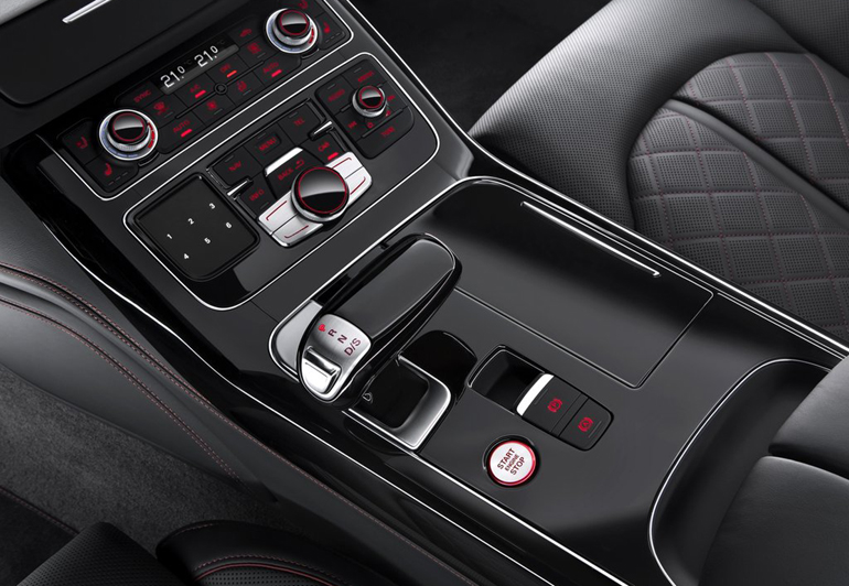 Αυτόματο κιβώτιο ταχυτήτων και πλήθος κουμπιών για να κάνεις τη ζωή σου ενός αυτοκινήτου πιο άνετη και ευχάριστη...