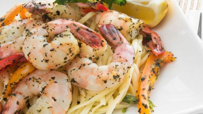 Λιγκουίνι με γαρίδες, πορτοκάλι και εστραγκόν