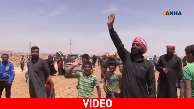 Χοροί, τσιγάρα και… πέταγμα της μπούρκας σε περιοχές που απελευθερώνονται από τους τζιχαντιστές