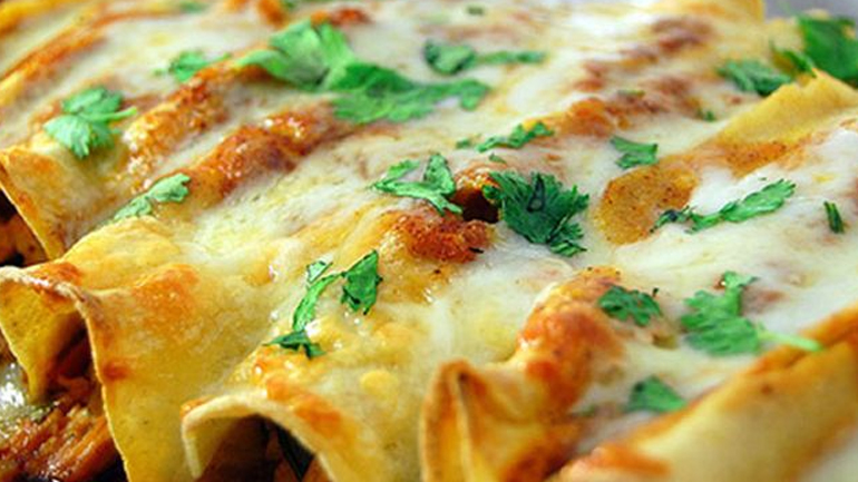 Κανελόνια με κιμά και μπεσαμέλ