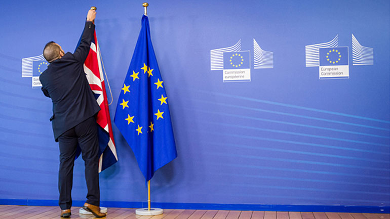 Κλείνει η ψαλίδα για το δημοψήφισμα του Brexit