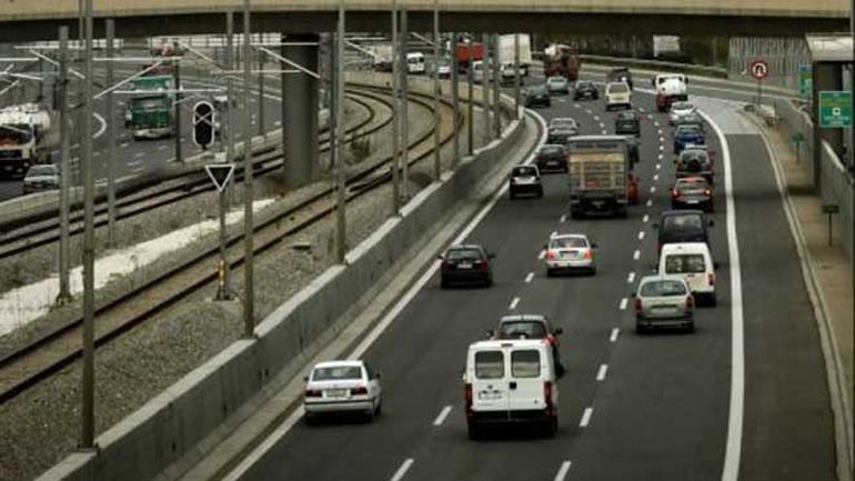 Μεγάλες καθυστερήσεις το απόγευμα στην Αττική Οδό από το Μαρκόπουλο μέχρι το Κορωπί