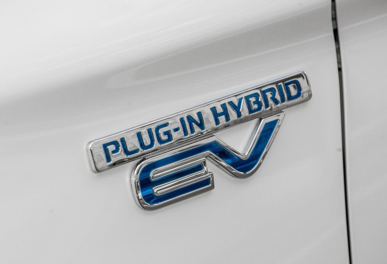 Τεχνολογία Plug in hybrid, δηλαδή μπορείς να μετακινείσαι με ρεύμα και με καύσιμο...
