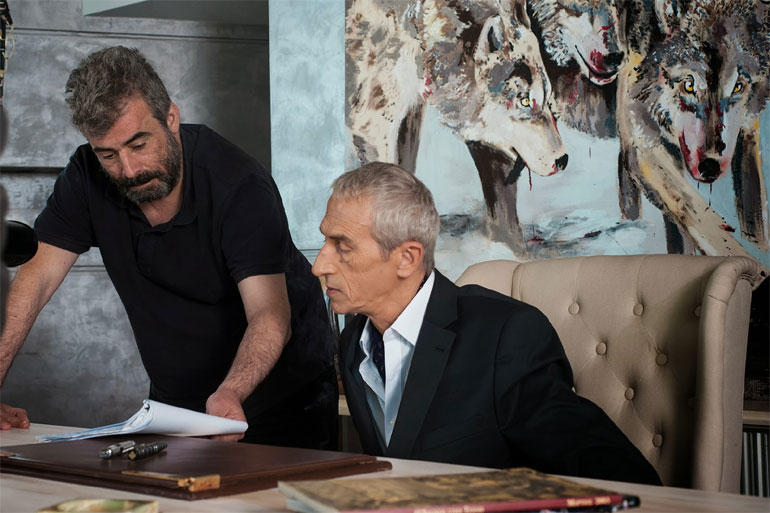 Ο σκηνοθέτης Νίκος Τριανταφυλλίδης με τον πρωταγωνιστή του, Τάκη Μόσχο στα γυρίσματα της ταινίας 'Οι Αισθηματίες'