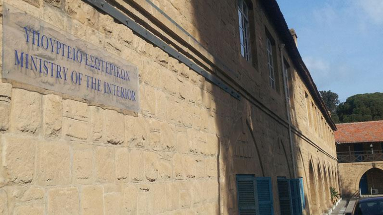 Άγνοια για τους «πλαστούς» τίτλους σπουδών καταλογίζει το ΥΠΕΣ στον Στ. Θεοδωράκη