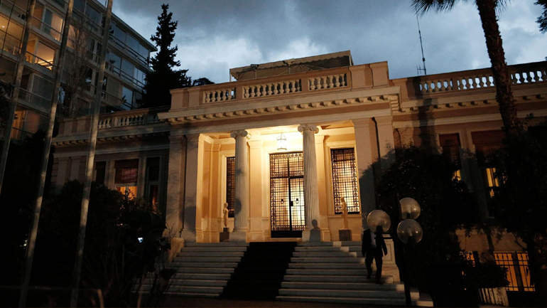 Ακούει το Μαξίμου;