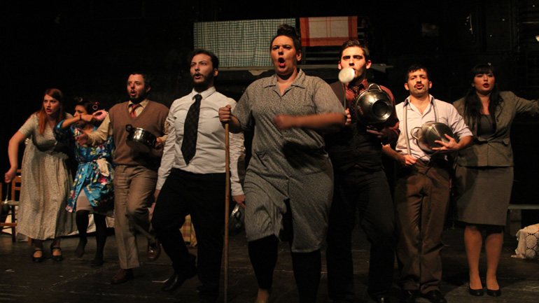 Το «Έκτο Πάτωμα» του Αλφρέντ Ζερί στο θέατρο «Εμπρός»