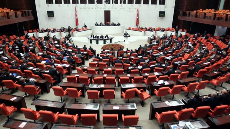Ανοίγει ο δρόμος για την άρση της βουλευτικής ασυλίας στην Τουρκία