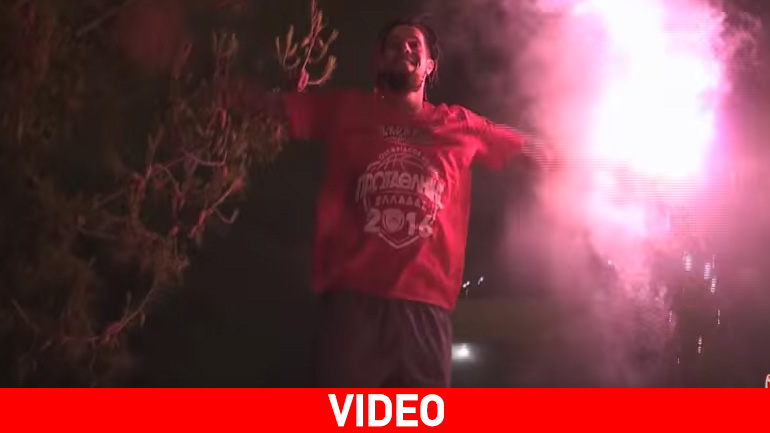 Ο Χάκετ οργανώνει την εξέδρα!