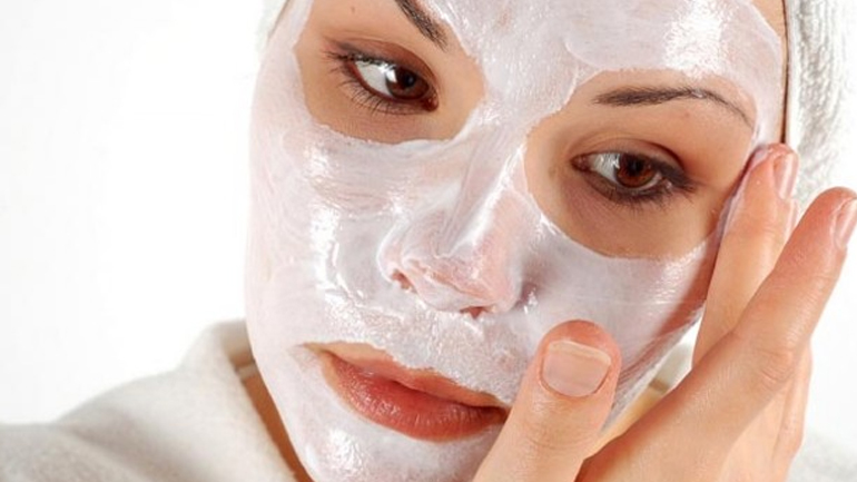 Θαυματουργή μάσκα για το πρόσωπο με ασπράδια από αυγά και χυμό λεμόνι!