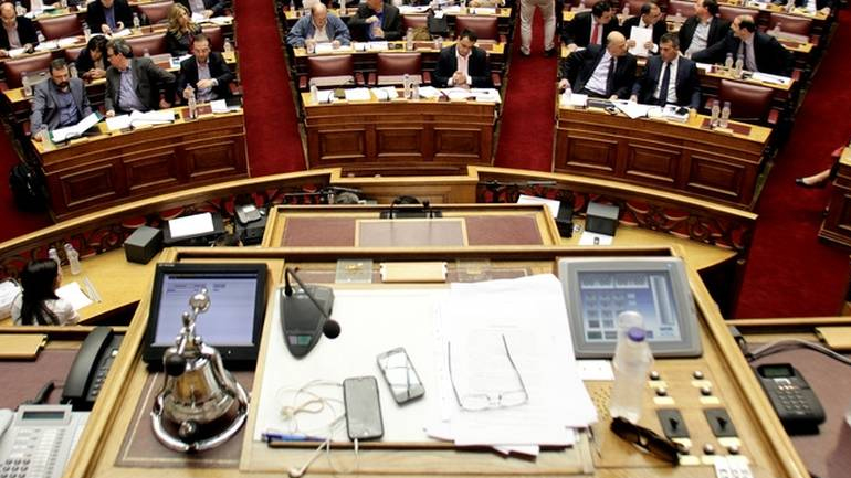 Τραπεζίτες ανοίγουν την αυλαία των μαρτύρων στην Εξεταστική για δάνεια κομμάτων και ΜΜΕ