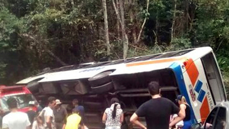 Τουλάχιστον 15 νεκροί από ανατροπή λεωφορείου στη Βραζιλία