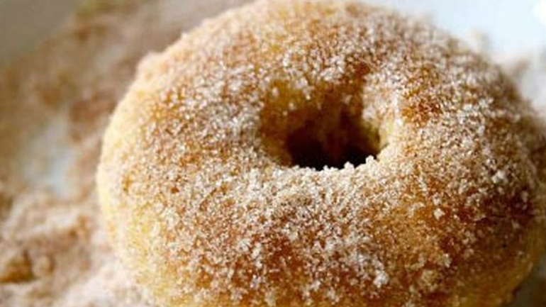 Ντόνατς με ζάχαρη και κανέλα