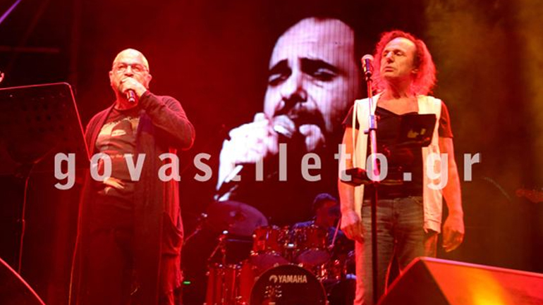 Ζουγανέλης-Παπακωνσταντίνου: Δάκρυσαν με τα τραγούδια του Σάκη Μπουλά