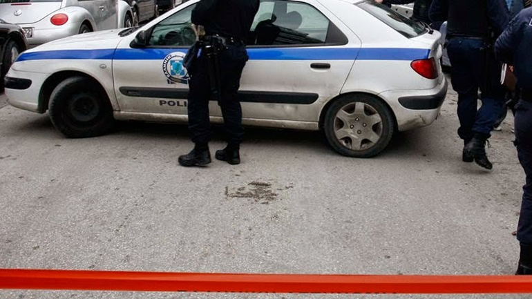 Μαχαίρωσε τη γυναίκα του και αυτοκτόνησε