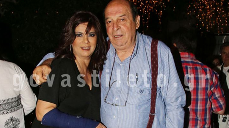 Βάσια Παναγοπούλου: Με δεμένο χέρι σε θεατρική πρεμιέρα