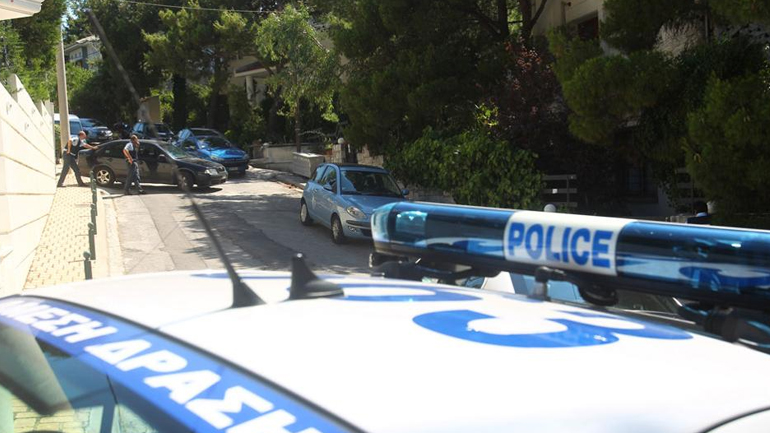 Ληστεία με πυροβολισμούς έξω από τράπεζα στα Καμίνια