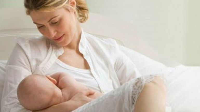 Tι δεν πρέπει να κάνουν οι μαμάδες που επιλέγουν να θηλάσουν