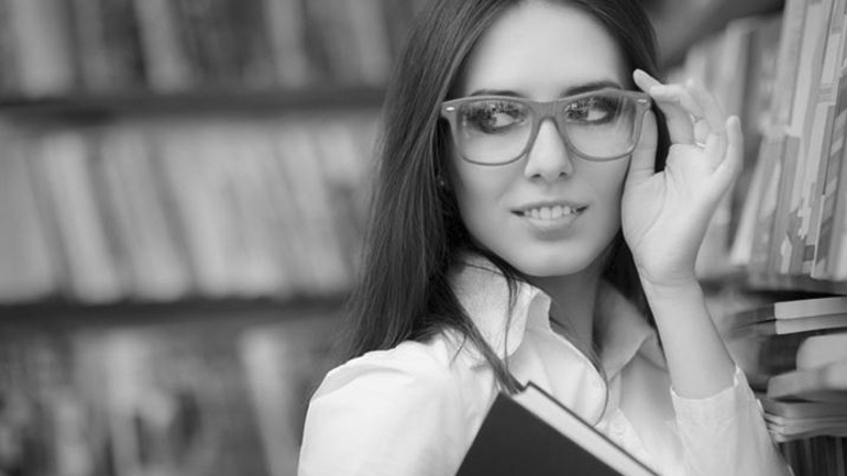 Οι άνδρες προτιμούν τις έξυπνες γυναίκες αλλά δεν βγαίνουν ραντεβού μαζί τους!