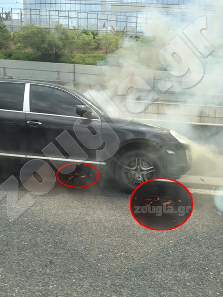 ΦΩΤΟ 2: Η Porsche γεμάτη καπνούς που ξεκινούν από την καμπίνα του οδηγού