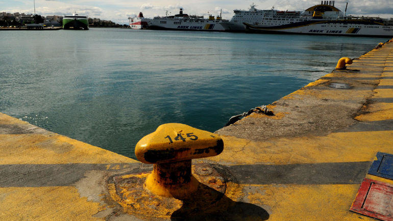 Επίθεση κατά λιμενεργάτη από μεθυσμένους Βρετανούς ναύτες