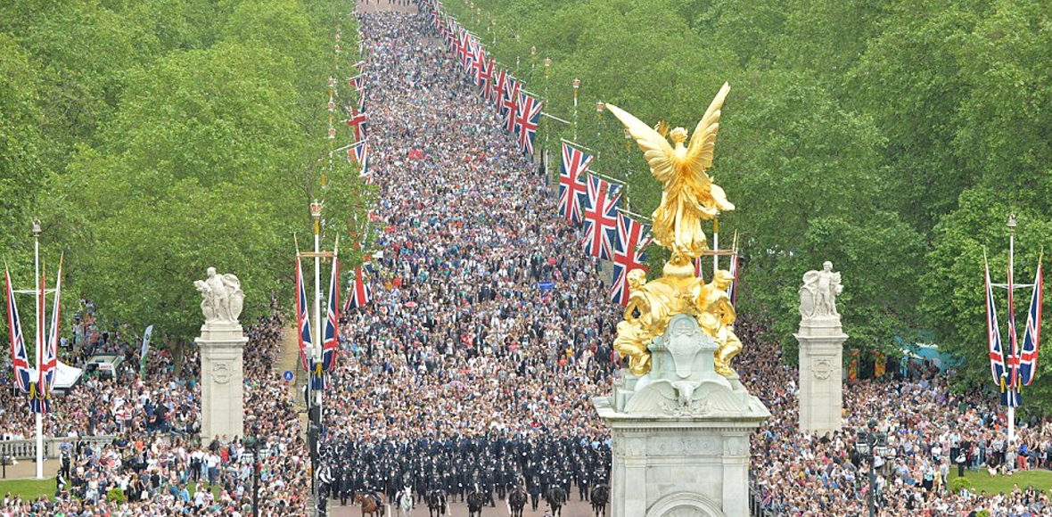 Μεγαλοπρεπής παρέλαση για τα γενέθλια της βασίλισσας