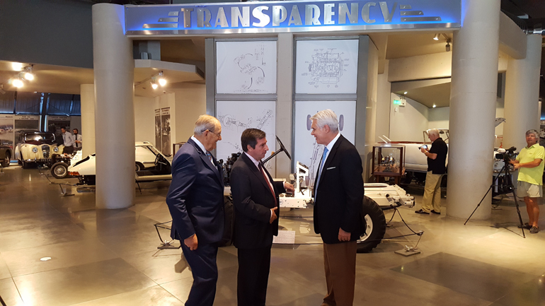 Στα εγκαίνια έδωσε το παρών και ο Δήμαρχος Αθηναίων Γιώργος Καμίνης...