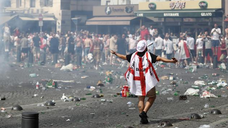 «Οι χούλιγκαν θα απελαθούν»