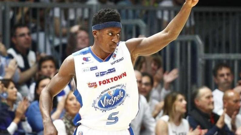 Στην Αρμάνι ο Αμπάς