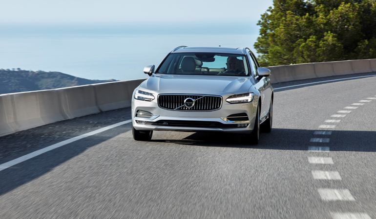 Εντυπωσιακό το εμπρός τμήμα με τα φώτα τύπου 'Σφυρί του Θωρ'