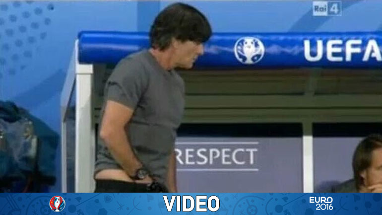 Σκέτη αηδία: Ο Λεβ έβαλε το χέρι στο παντελόνι, έξυσε και… μύρισε