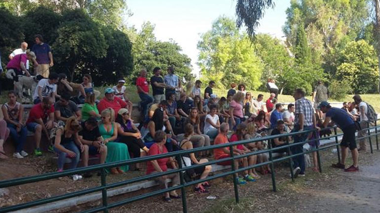 Καλαμάτα: Φιλόζωοι ενάντια στην απόφαση για απαγόρευση σκύλων στο πάρκο