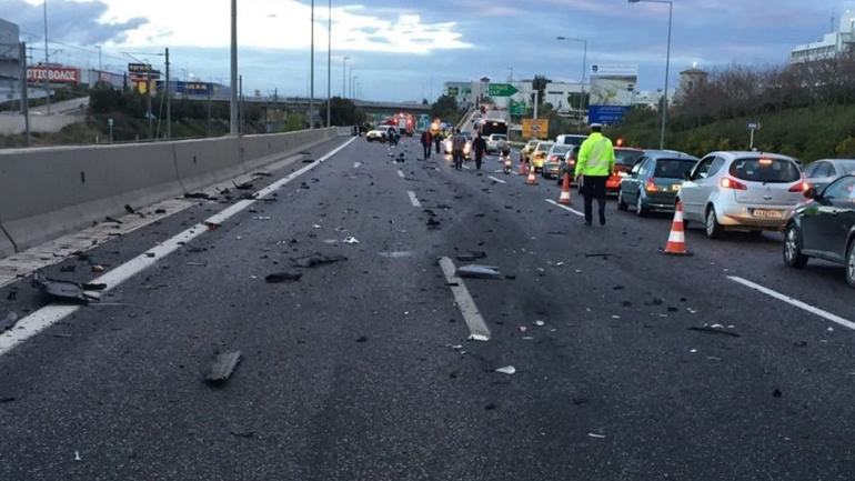 Με προβλήματα οι μετακινήσεις στην Αττική Οδό λόγω τροχαίου