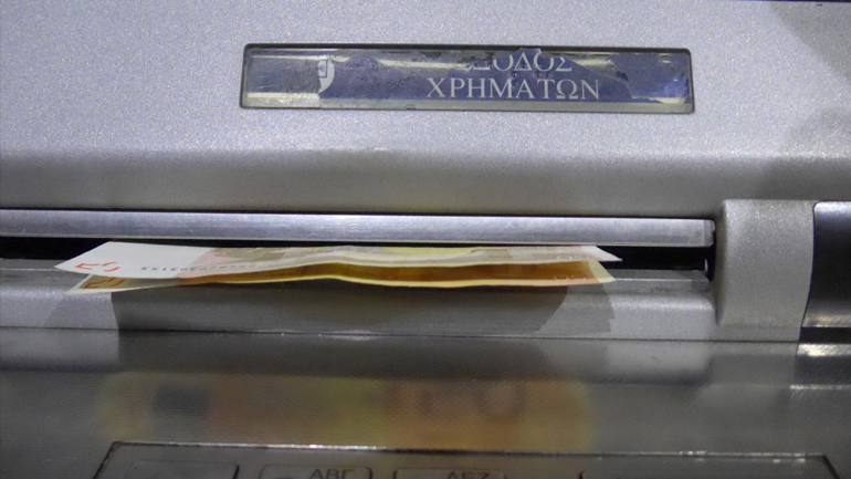 Έριξαν την τζαμαρία με το Ι.Χ. και επιχείρησαν να παραβιάσουν ΑΤΜ