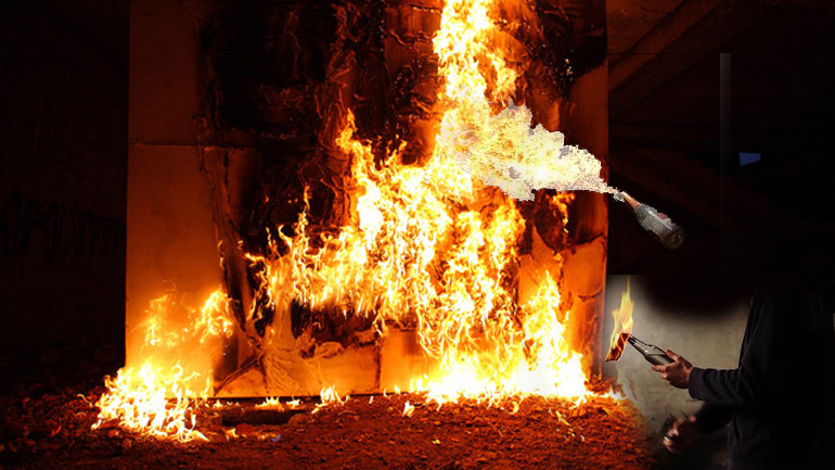 Πέταξαν μολότοφ στο Υπουργείο Πολιτισμού