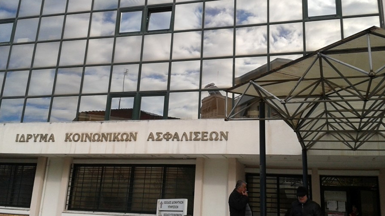 Παραίτηση με αιχμές