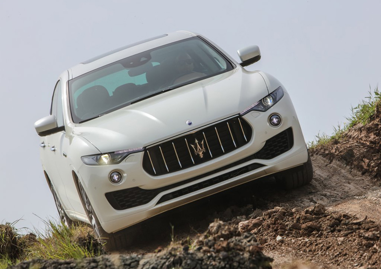 Βλέπεις μία Maserati στο... χώμα και δεν το πιστεύεις! 