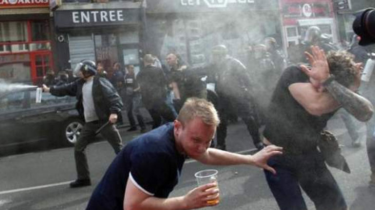 Κόκκινη κάρτα για Ρώσους «φιλάθλους» που απελαύνονται ή προσάγονται σε δίκη